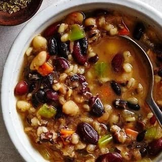 Мугь — суп из семи злаков и бобовых с перловкой, фасолью и нутом
