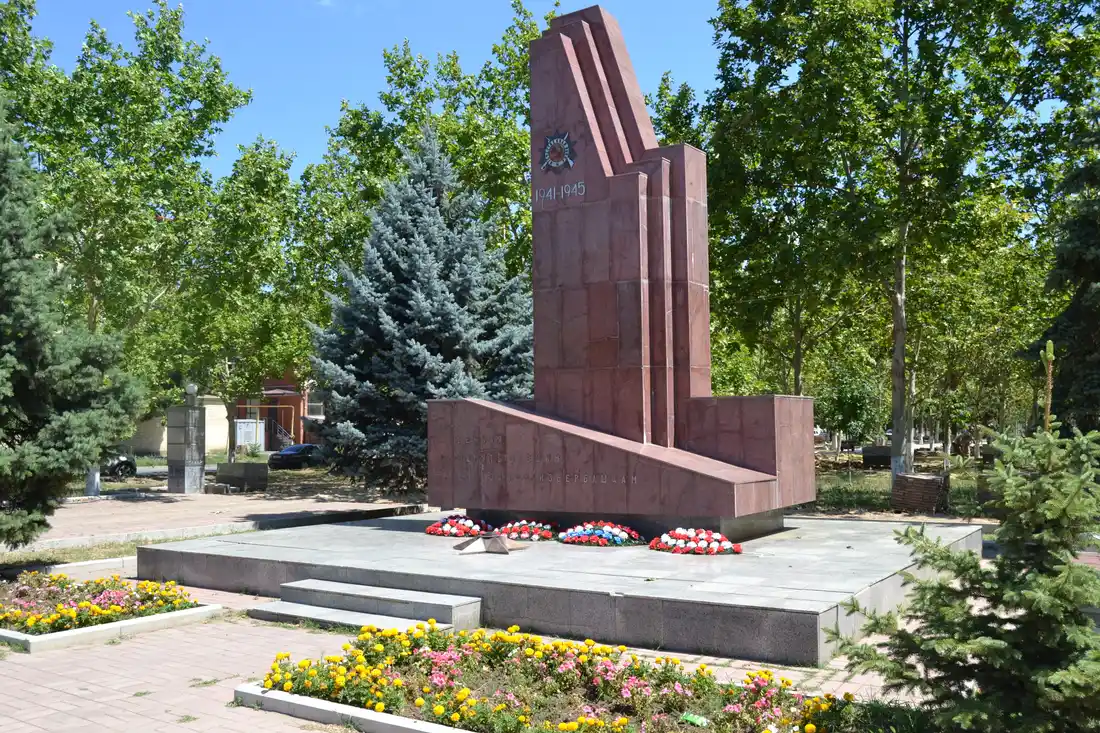 Мемориал «Вечный огонь» избербашцам, погибшим в Великой Отечественной войне 1941-1945